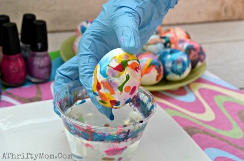 How to dye eggs with Nail Polish and water, Finger Nail Polish SWIRL eggs, Easter Eggs, #Easter, How to make swirled easter eggs, #Easter #Hacks