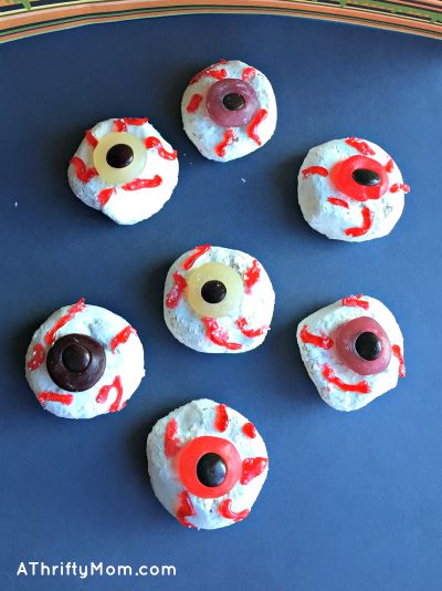 Halloween eye donut snacks, donuts, halloween, snacks, halloween treats,treats, thrifty treat ideas, thrifty Halloween ideas