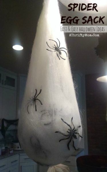 Spider Egg Sack, super fast and easy last minute Halloween decorations, great for trunk or treat decorations, DIY Halloween crafts