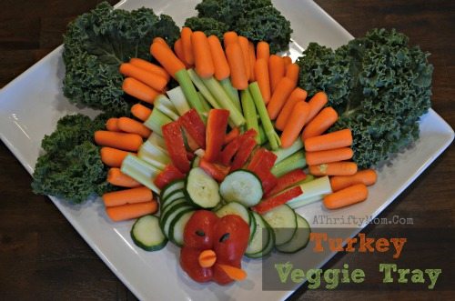 Thanksgiving veggie tray, made to look like a turkey, healthy and creative finger food for Thanksgiving