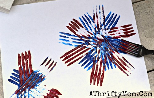 Fireworks made with a Fork and craft paint quick and easy craft ideas for kids 4th of July art projects JULY4th fireworks KidCrafts 2