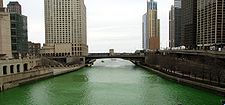 225px-Chicago_River_St_Patricks_Day_08edit