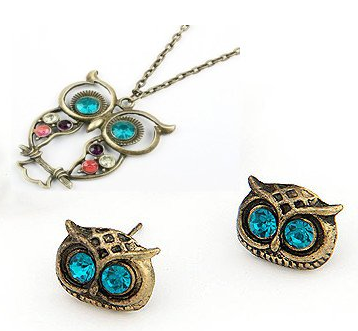 2pc Vintage owl pendant and studs