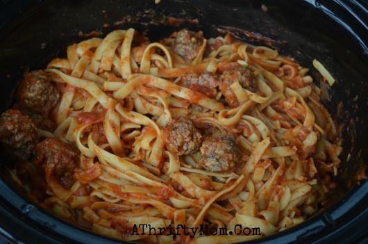 Rich and Hearty Fettuccine Pasta and Meatballs Slow Cooker Recipe ~ Crockpot Pasta recipe
