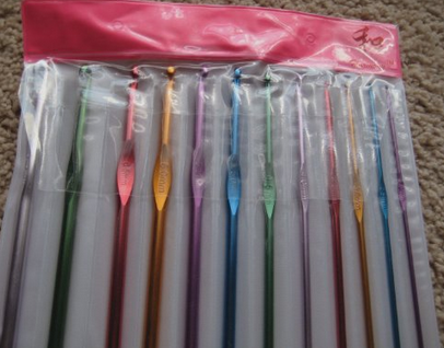 crochet hook set, shipped FREE great set to learn with