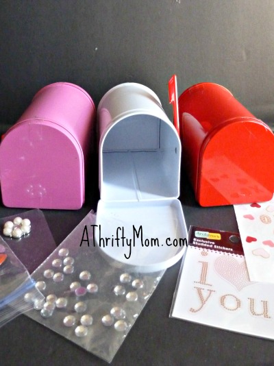 valentine's day mailboxes~kids gifts, #valentine,#valentinesday,  #kidsgifts, #thriftygifts, #vinyl, #stickers, #personalizedgifts,