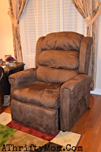 BrylaneHome Extra Wide Power-Operated Lift Recliner review