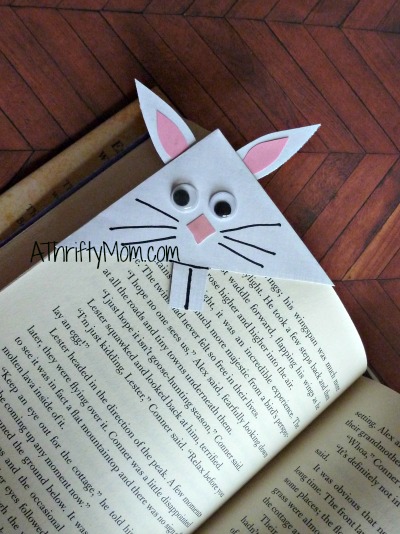 Bunny bookmark ~ Made from an envelope, #bunny, #bookmark, #recycle, #recycling, #reuse, #envelope, #googlyeyes, #rabbit, #easycrafts, #thrfitycrafts, #giftideas, #kidcrafts, #kidscraft