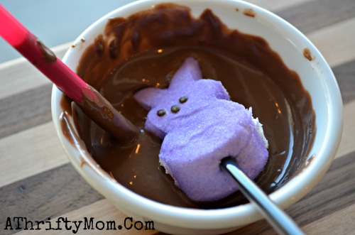 Peeps boutique for Easter, Quick easy treat or gift idea that is SUPER cute. How to make chocolate peeps #Peeps, #Easter, #Dessert
