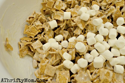 Chewy S'more bars, so quick and easy to make. SO GOOD, easy treat idea, #recipe, #S'more
