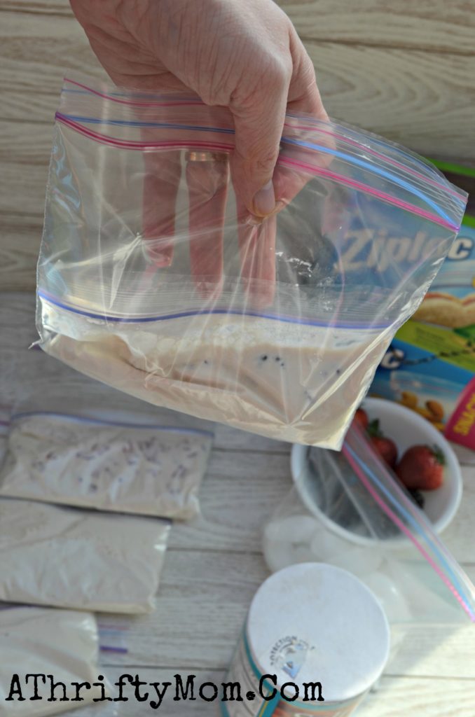 How to make ice cream in a bag, Quick and easy recipe for the kids to make tis summer #Ziploc, #IceCreamInABag, #recipe