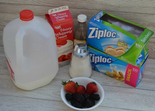 How to make ice cream in a bag, Quick and easy recipe for the kids to make tis summer #Ziploc, #IceCreamInABag, #recipe