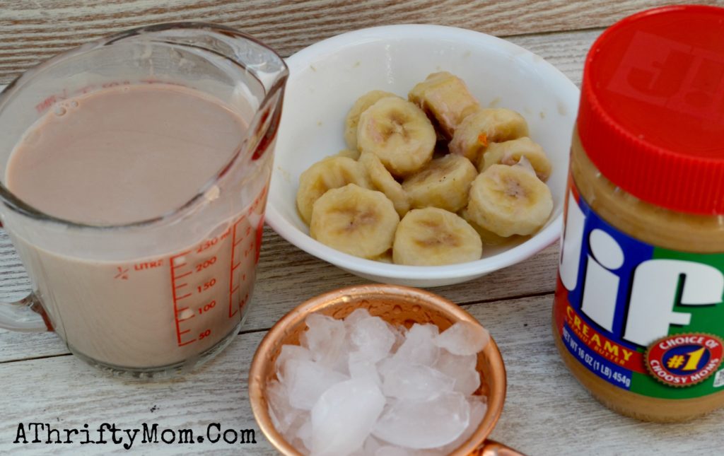 Peanut Butter Moo'd Smoothie, Copy Cat Recipe for Jamba Juice. Peanutbutter chocolate and bananas #CopyCatRecipe, #JambaJuice, #Peanut Butter Moo'd Smoothie