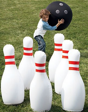 lifesized bowling set, perfect for family reunions, parties and summer fun #Teens, #Parties, #summer, #Outdoor