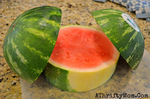Watermelon sticks, a finger food perfect for picnics or potlucks.... or little hands #Watermelon, #KitchenTips, #Summer, #Food, #CleanEating, #DIY