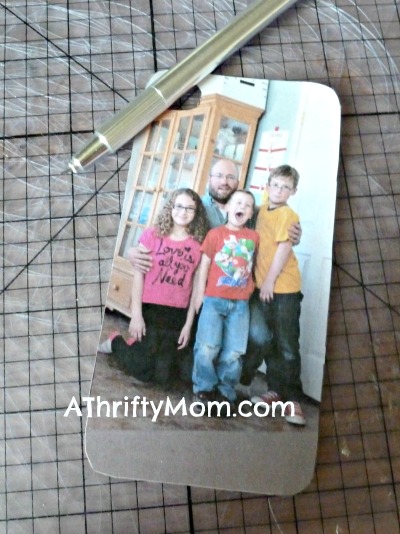 make your own photo iphone case tutorial, #iphone, #phone, #photocase, #diycraft, #thriftycraft, #easycraft, #photocrafts, #gifts, #fathersday,#thriftygiftideas, #mothersday,  #easygifts