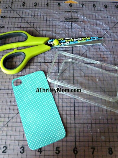 make your own photo iphone case tutorial, #iphone, #phone, #photocase, #diycraft, #thriftycraft, #easycraft, #photocrafts, #gifts, #thriftygiftideas, #mothersday, #fathersday, #easygifts