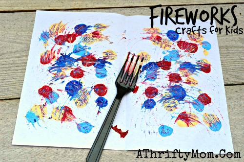 Fireworks Art made with a Fork and craft paint, quick and easy craft ideas for kids, 4th of July art projects #JULY4th, #firewo