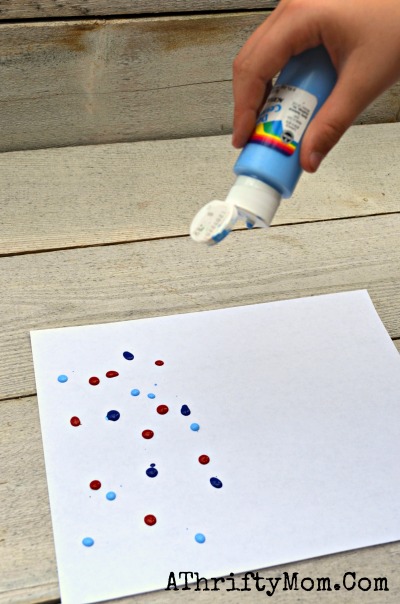 Fireworks Art made with a Fork and craft paint, quick and easy craft ideas for kids, 4th of July art projects #JULY4th, #fireworks, #KidCrafts
