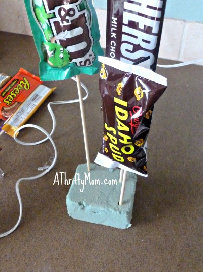 easy candy bouquet,  #thriftygift,#easygift, #candybars, #fathersdaygiftideas, #fathersday, #easygiftideas, #candybouquet, #candygifts, #candybarbouquet