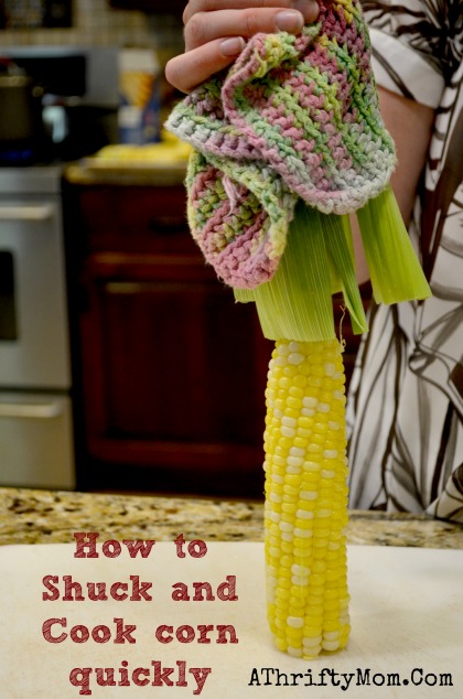 How to shuck and cook corn on the cob quickly, in 3 simple steps.  No corn silk will be left, it comes out clean   #Corn, #HowToShuckCornQuickly, #CornOnTheCob