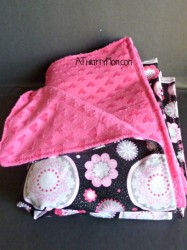 diy baby blanket using minky fabric, #diy, #sewing, #fabric, #tutorials, #minky, #thriftycrafts,#thriftygiftideas, #thriftygifts, #babyblanket