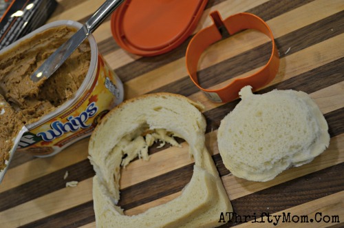 Pumpkin Shaped Sandwich, and fun and healthy treat for Halloween or Thanksgiving with Jif Whips #Halloween, #Pumpkin, #JifWhips, #Smuckers