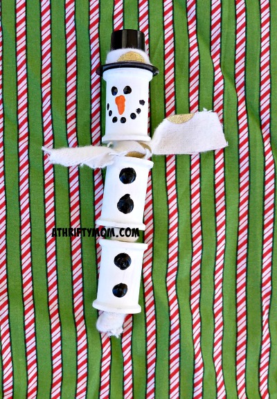 easy snowman ornament, #thriftychristmas, #easyornament, #christmasornament, #smowman, #diyornament, #snowman ornament, #thriftychristmascrafts, #christmascraft