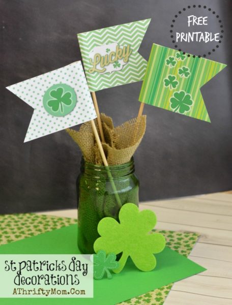 St Patricks Day FREE PRINTABE flags for easy St Pattys Day Decorations, Easy DIY Shamrock Craft for kids, St. Patty's day craft idea, DIY, Kids, School party Idea