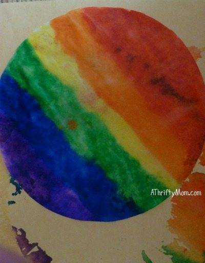 rainbow goody bags made from coffee filter, #saintpatricksday, #rainbow, #partyfavors,#rainbowgift, #rainbowsnack, #stpatricksdaysnack, #stpatricksdaygoodybags, #holiday,#thriftysnackideas, #thriftypartyfavors