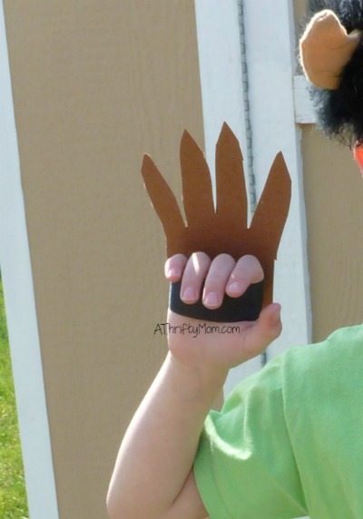 diy monster claws, easy costume idea, easy costume, monster hands, thrifty costume, claws, thrifty monster costume