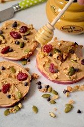 Healthy Lunch or Snack ideas Crisp Apple Pizza Bites, cool recipes for summer, apples peanut butter nuts berry and honey all natural goodness