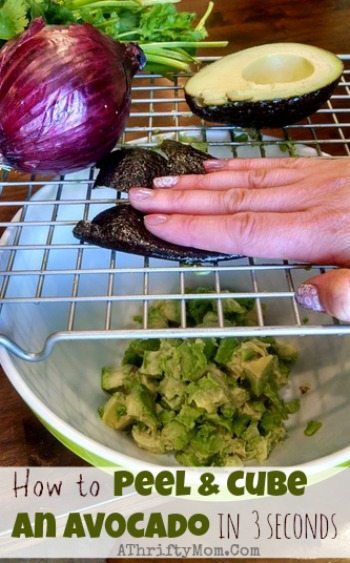 How to Peel and cube an avocado in 3 seconds,guacamole made in seconds this this awesome kitchen hack, dice an avocado, fast and easy healthy guacamole recipe, kitchen hacks