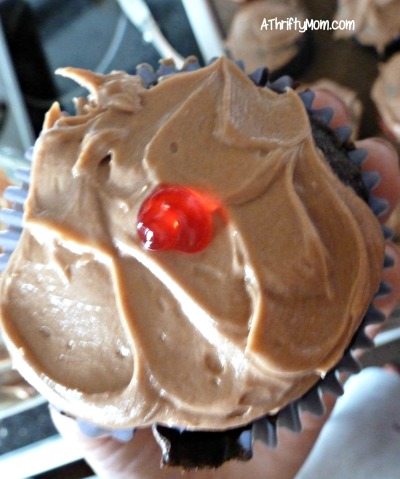 grill cupcakes, perfect for summer, summer desserts,  fathers day desserts, grill,  thrifty food ideas, quick desserts
