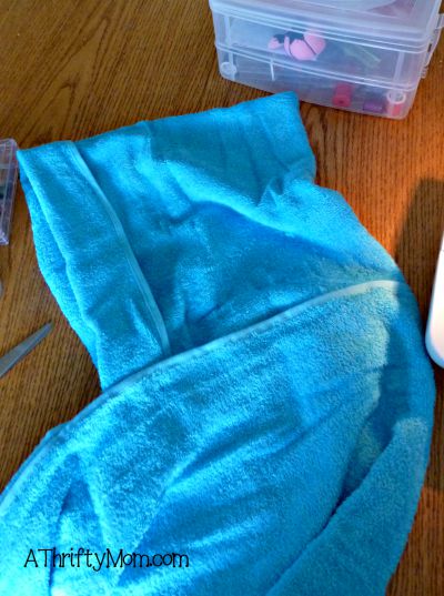 how to make a hooded towel, thrifty ways to save. baby gift, diy, thrifty gift ideas, baby shower gift idea. hooded towel, sewing