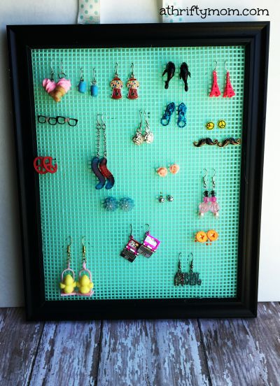 earring holder, diy earring holder, crafts, thrifty crafts, thrifty gifts, diy gifts, thrifty ways to save, organizing your home, girls gifts