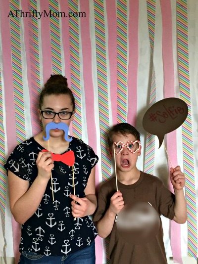 diy photo booth, thrity party ideas, party ideas, teen party