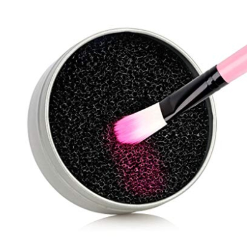 Dry makeup brush quick cleaner