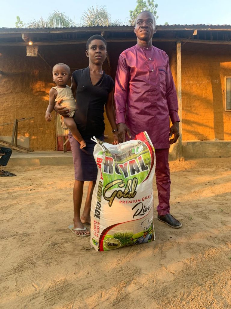 Bag of Rice Project #472 -A visit to the Isong family