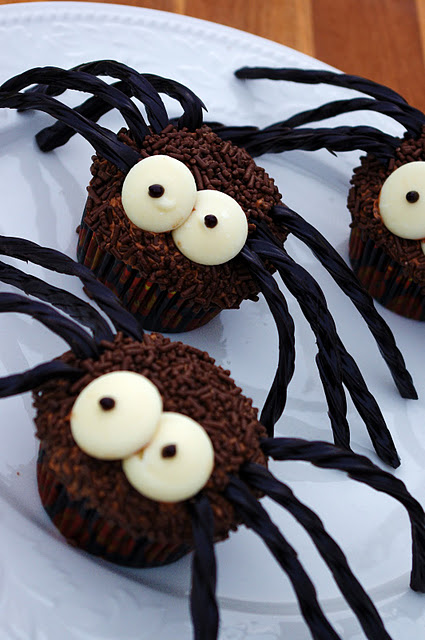 Spider Cupcakes Halloween Treat Idea, last minute Halloween Party Ideas ...