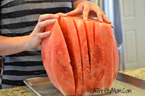 How to easily cut a whole watermelon into cubes