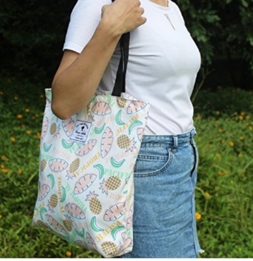 Patterned tote bags A Thrifty Mom