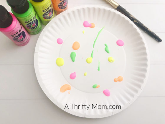 Glow-in-the-Dark Avengers Plate Craft - A Thrifty Mom