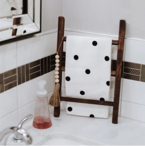 Tea towel ladder A Thrifty Mom